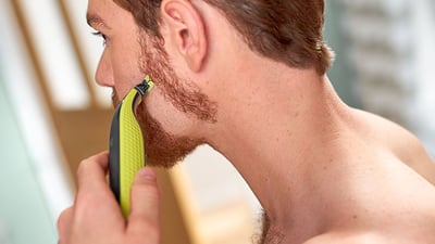 Man creating soul patch beard with a Philips Oneblade