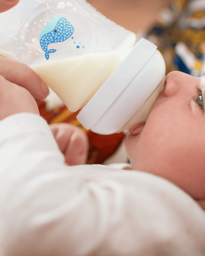 Podporujte vlastní rytmus pití vašeho dítěte, stejně jako u kojení