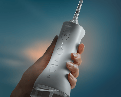 2 cleaning and 3 pressure intensities settings in use with the power flosser