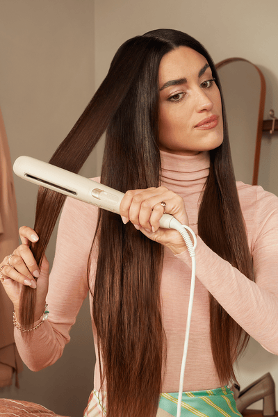 Glatka i sjajna kosa, oblikovana sa negom