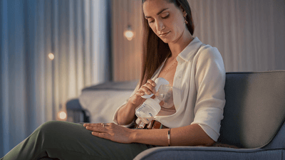 Mujeres que utilizan el extractor de leche Philips Avent MCC