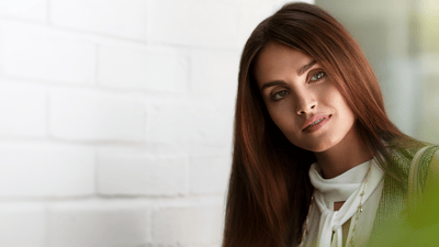 femei cu părul liber