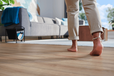 Domowe sposoby na suche i popękane pięty oraz stopy