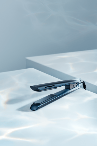 Philips Breakthrough Aqua SenseIQ technology for hydrated hair