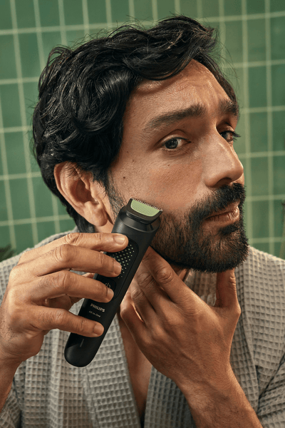 Man shaving beard with Philips All-in-One Trimmer 3000
