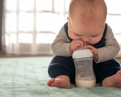 I biberon Philips Avent supportano il naturale ritmo di suzione