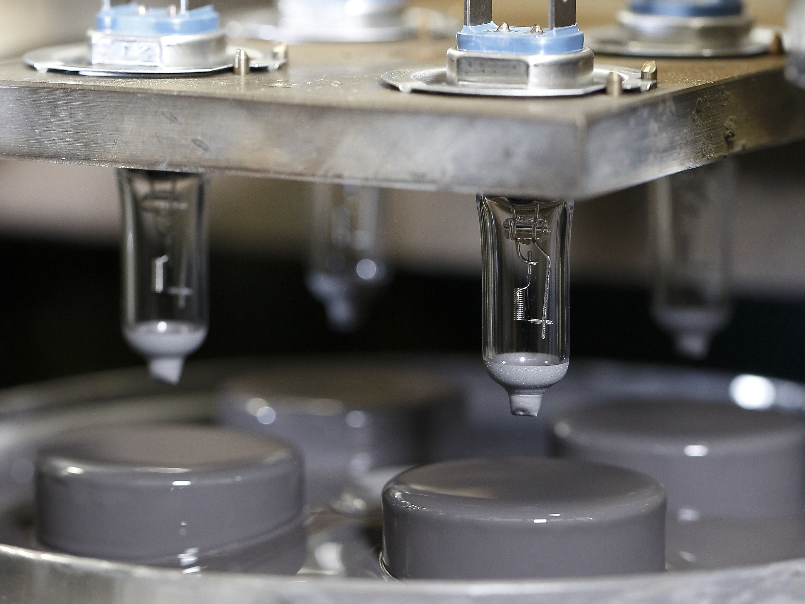 Unique bulb coating techniques