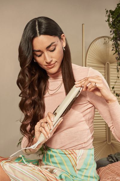 Hladké a lesklé vlasy upravené s péčí