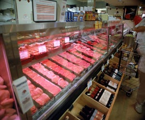 LIVESTOCK MARKETS: Lower total red meat, poultry production expected for 2017