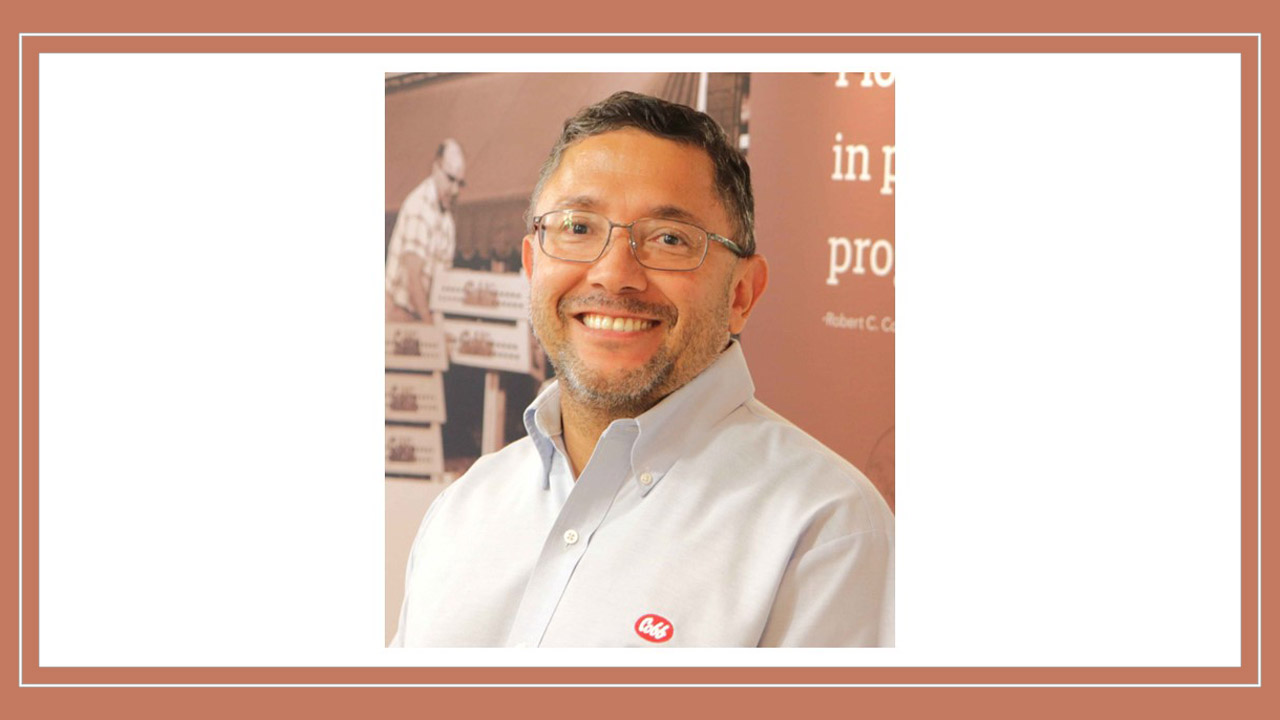 headshot of Alex Corzo with Cobb-Vantress