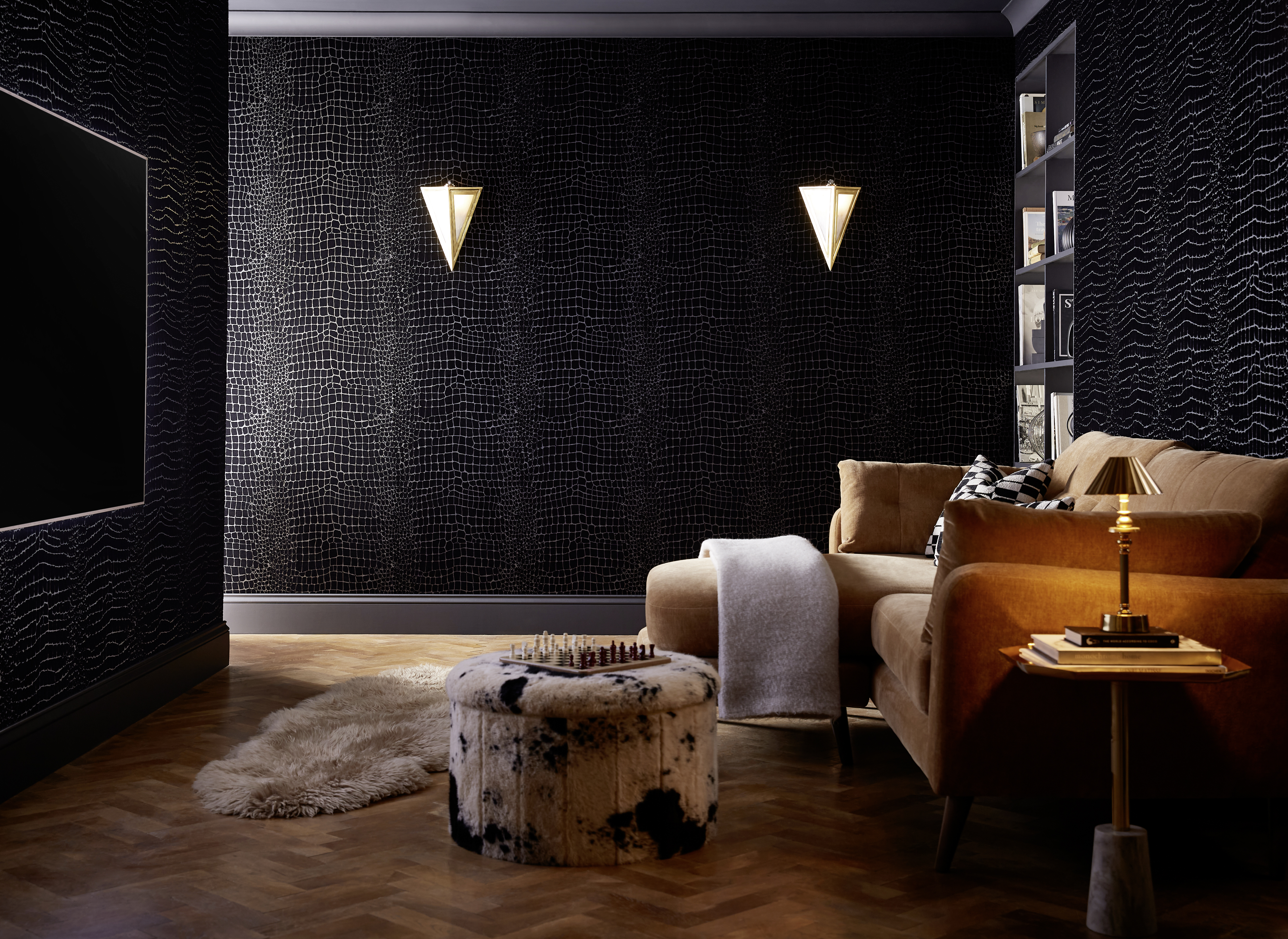 Crocodile Noir wallpaper in a living room setting