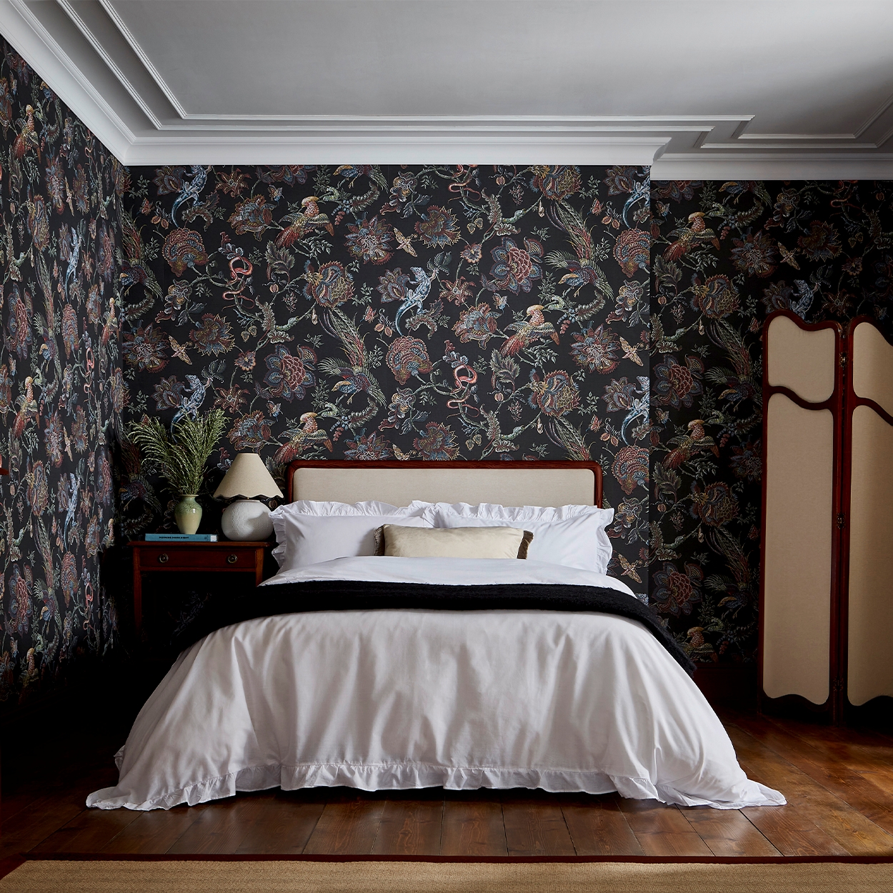 Eternal Weave Black wallpaper in bedroom setting
