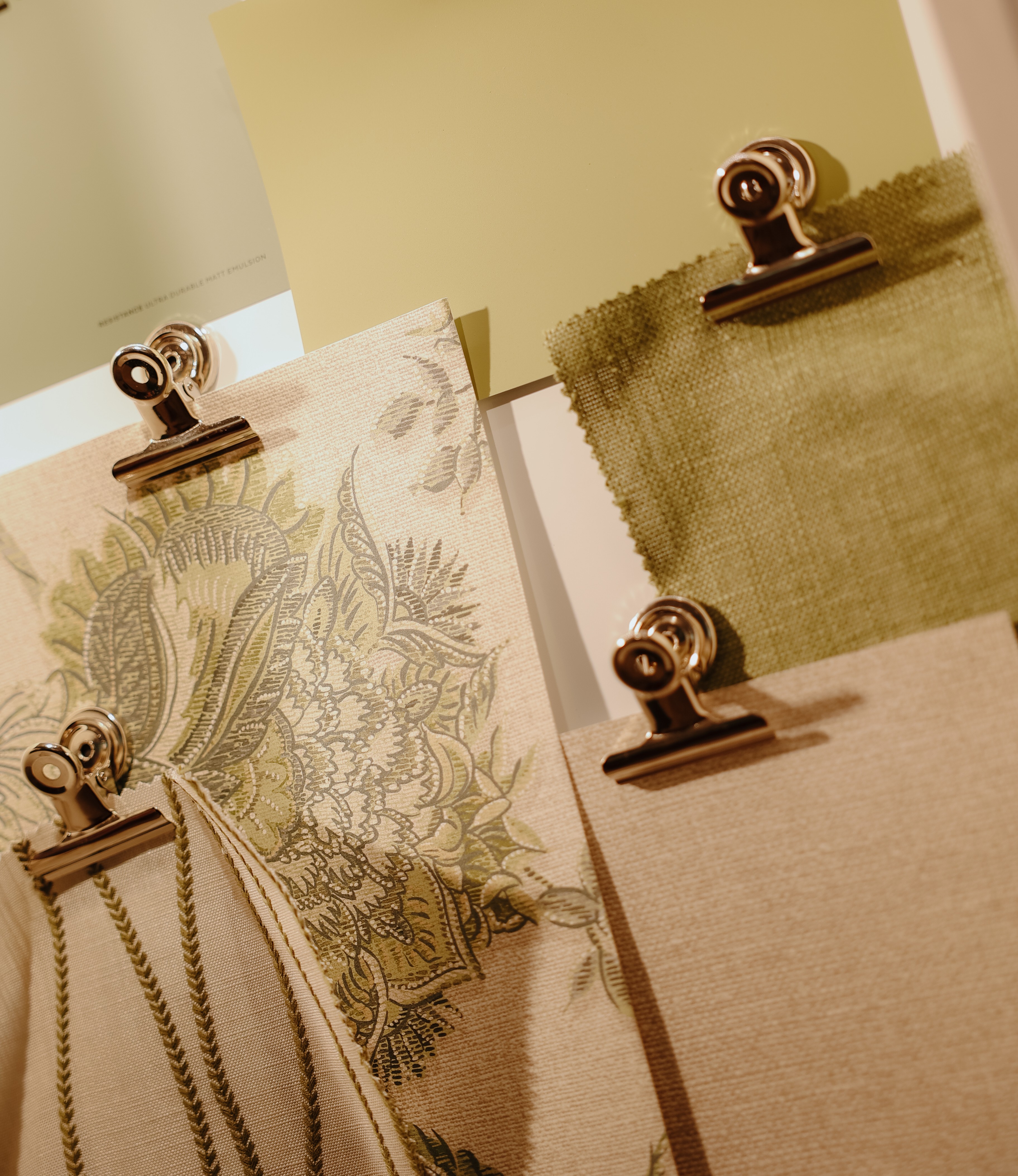 Eine Auswahl an Tapetenmustern bei Graham & Brown verfügbar