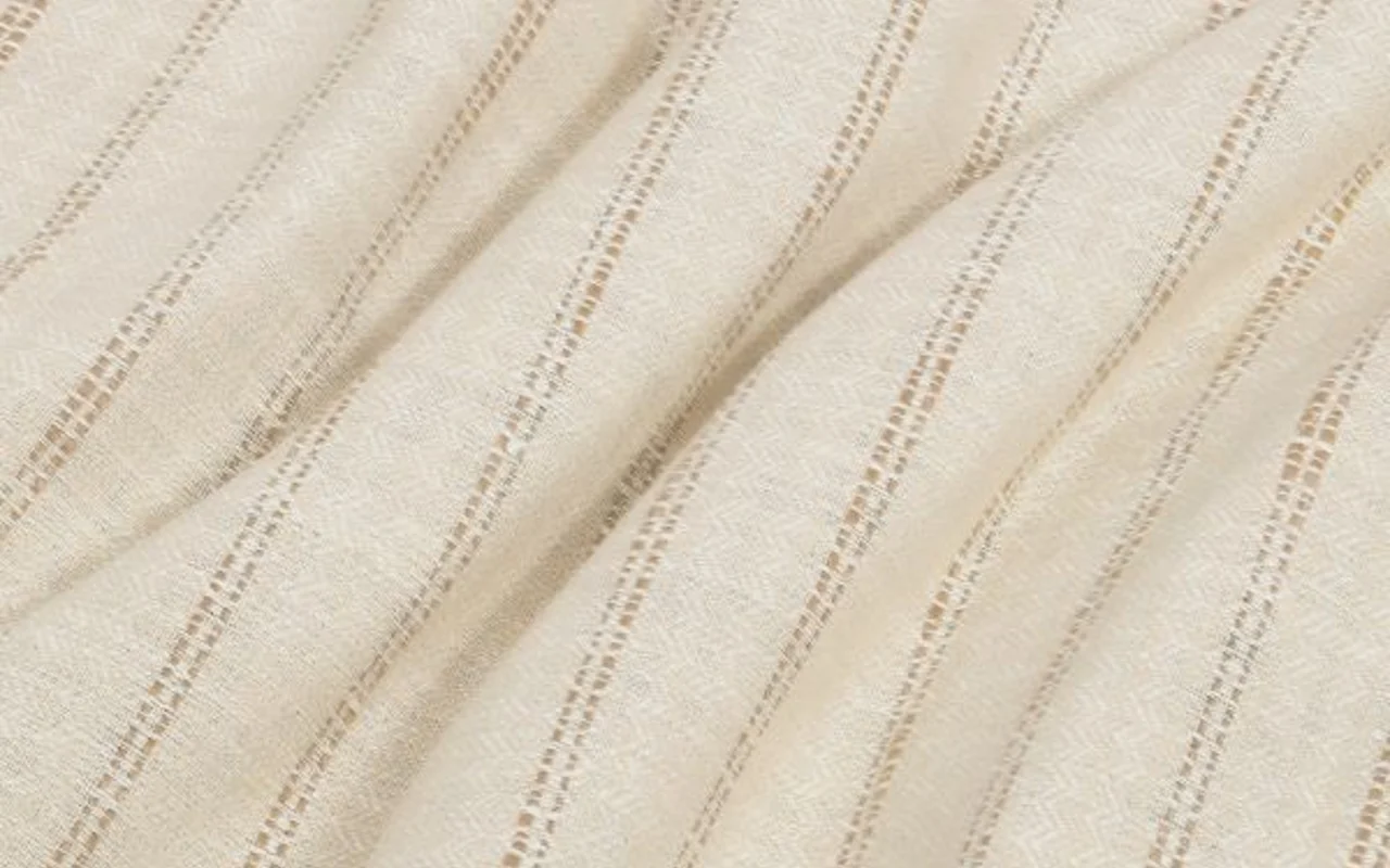 Leinenstoff mit „Meadow Stitch“-Muster, gerafft