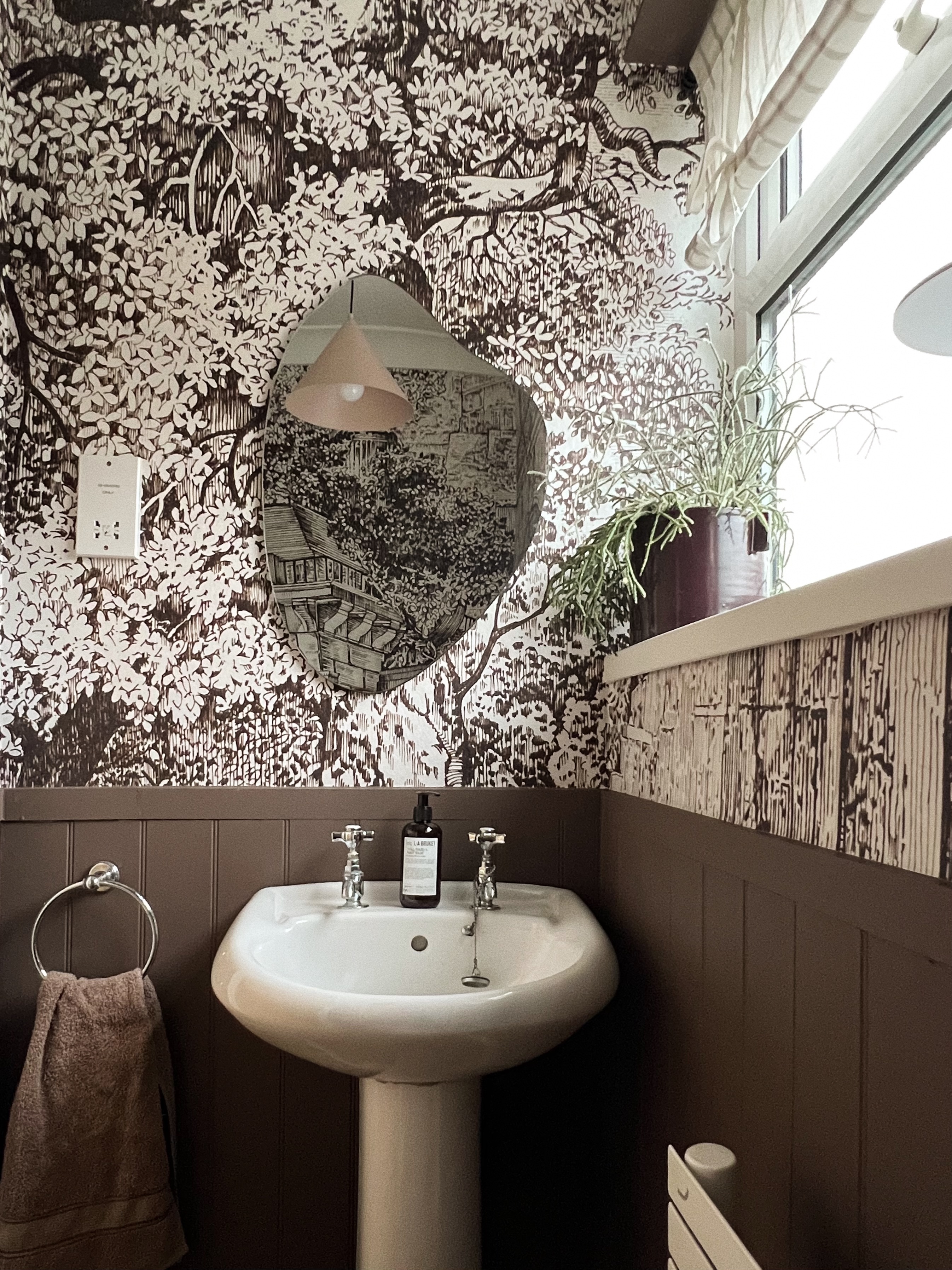 Rivington Folly wallpaper in a bathroom