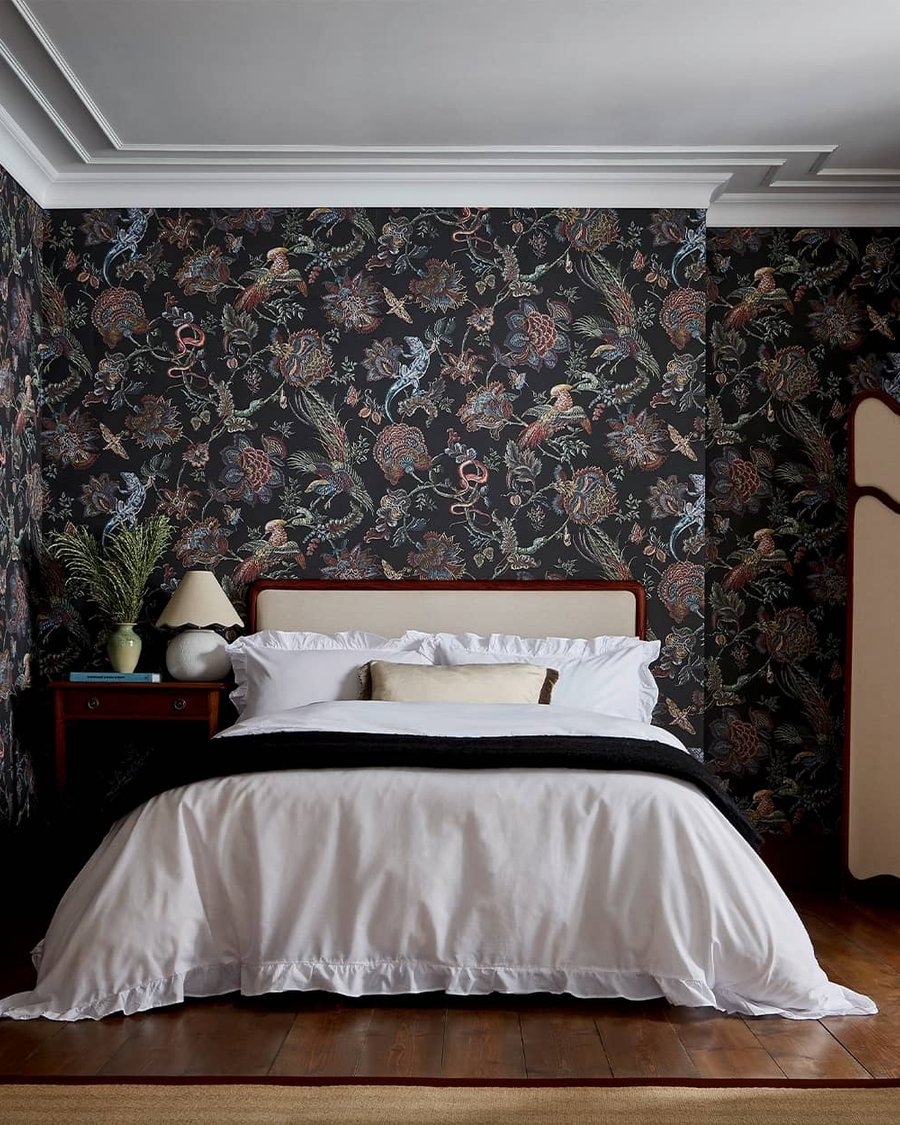 Eternal Weave Black wallpaper in a bedroom setting