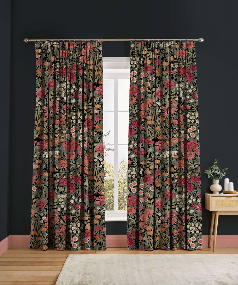 Nachtbloem gordijnen in moderne kameromgeving