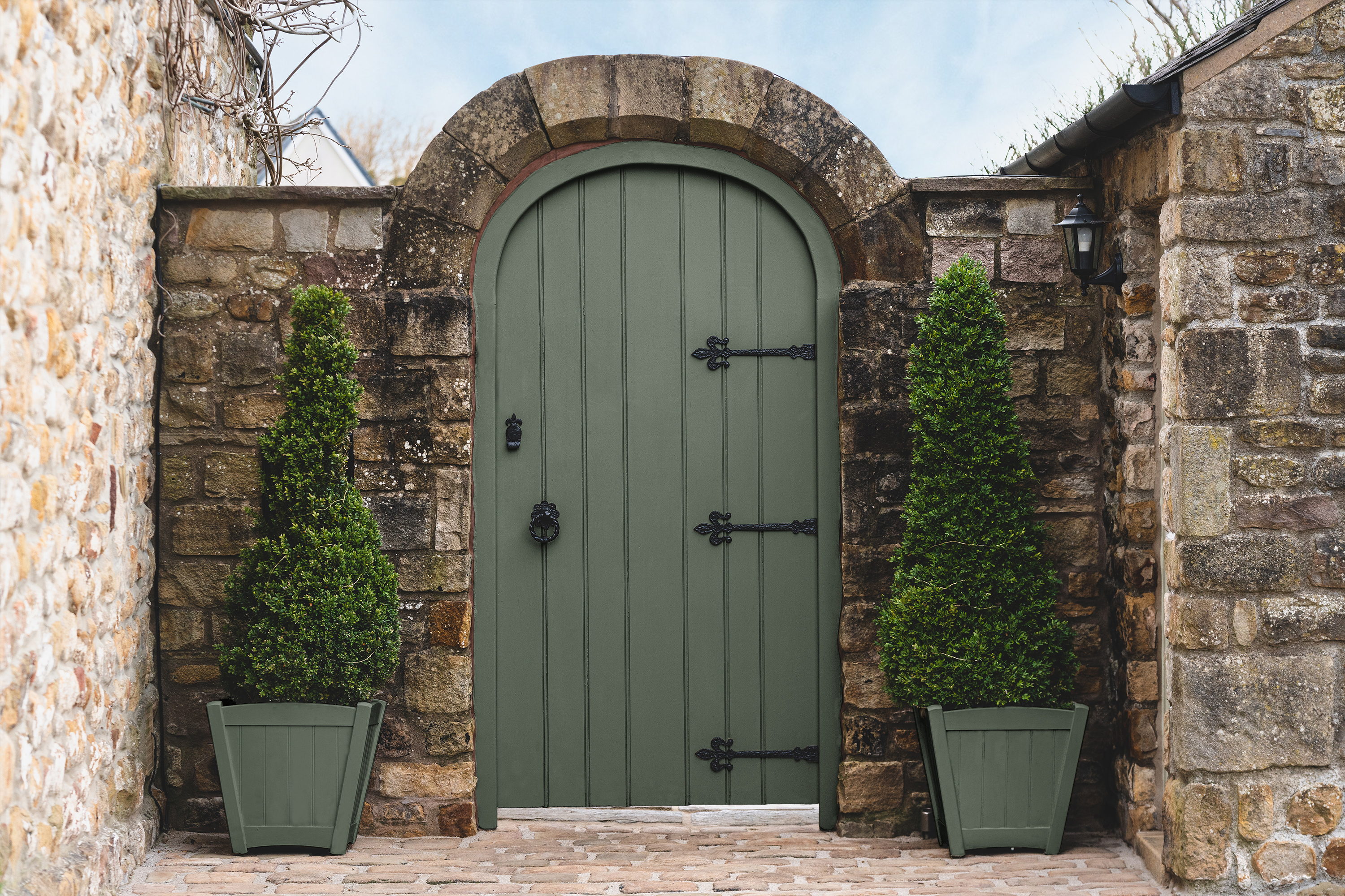 Uluwatu paint on a garden gate