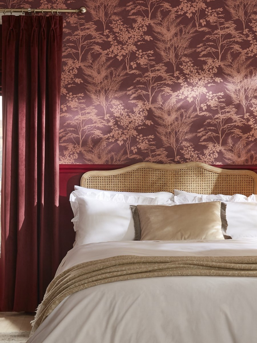 Fringe Opulence Chocolate Kussen in een slaapkameromgeving