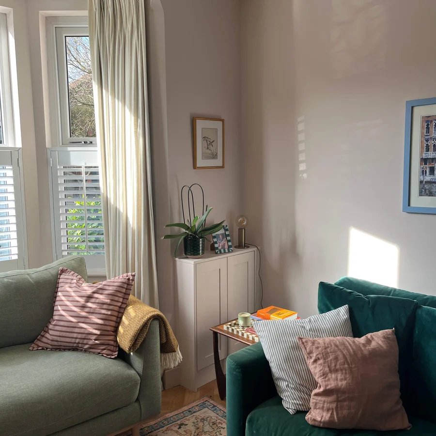 Living Room room shot featuring princess to be, prosecco white and linen ecru curtains