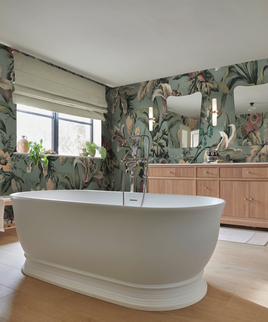 Lys Petrol Mural in a bathroom setting coordinated with Linum Ecru roman blind and Angel Dust paint