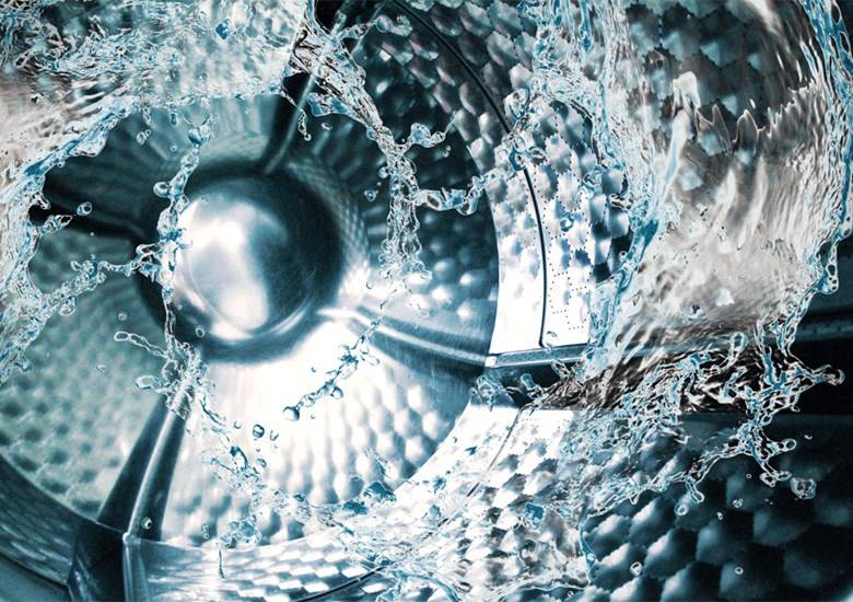  Os benefícios de lavar a roupa em água fria  