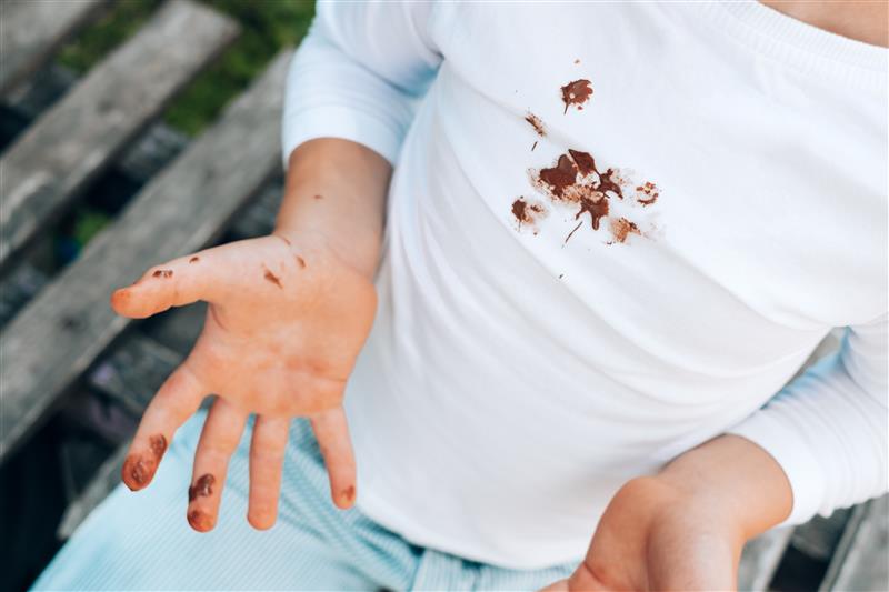 remove chocolate stains from clothes
