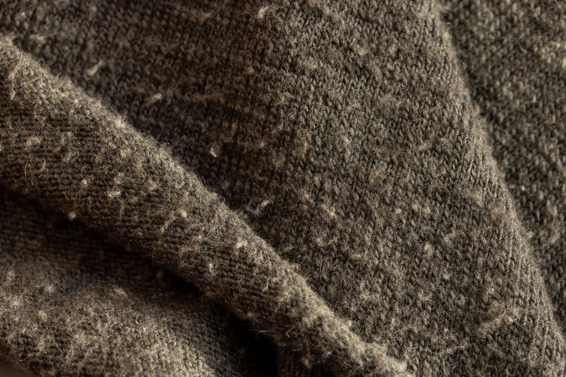 How to Remove Fuzz from Clothes: Simple and Effective Methods | Vanish IN