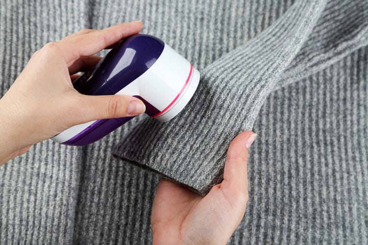 how to remove roye from sweater