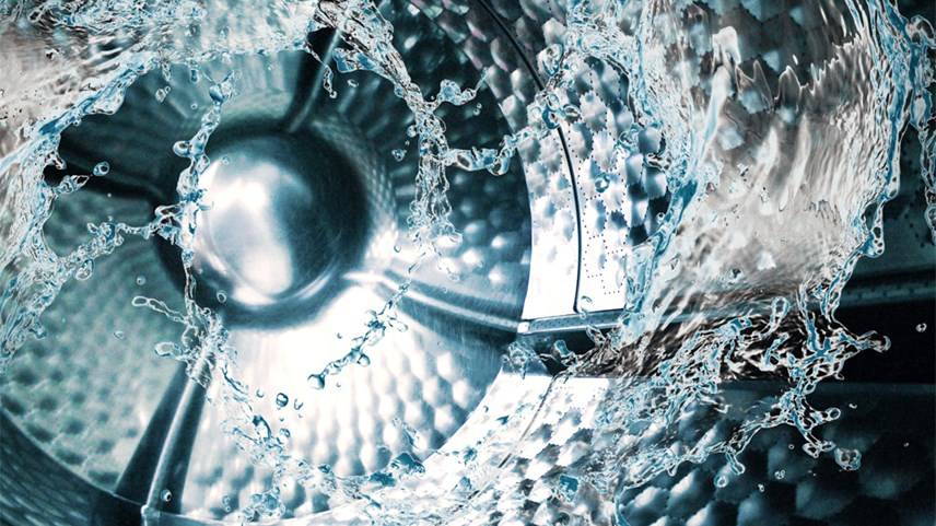 Por que minhas roupas cheiram a mofo após a lavagem?