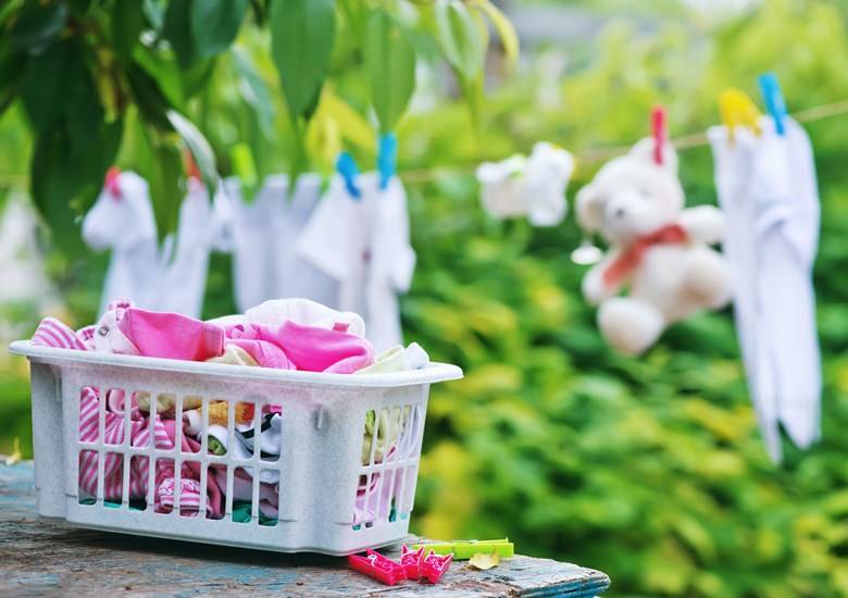 How to get toothpaste out of clothes