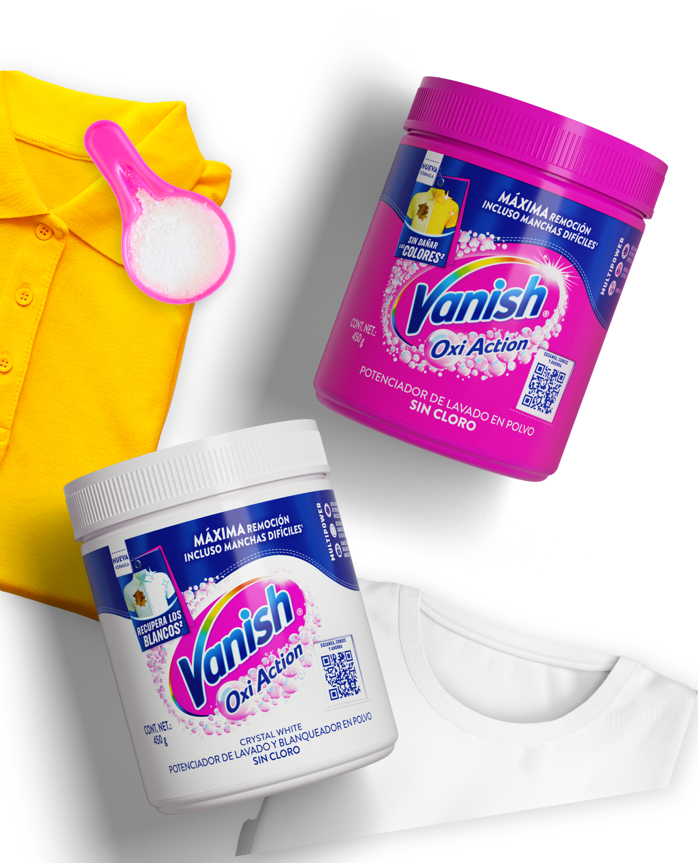  Hombre y mujer vestidos formalmente sentados sonríen en casa