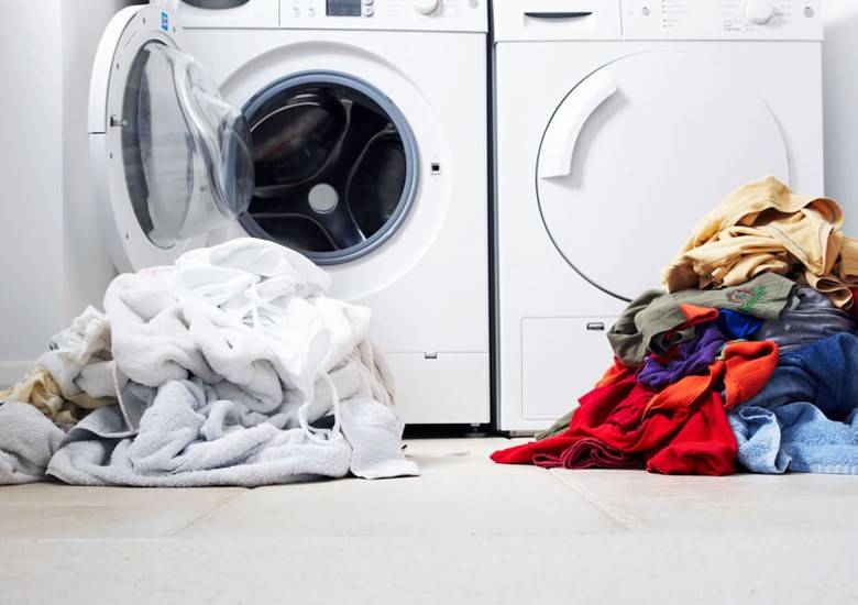 Como tirar manchas de roupas e eliminar odores