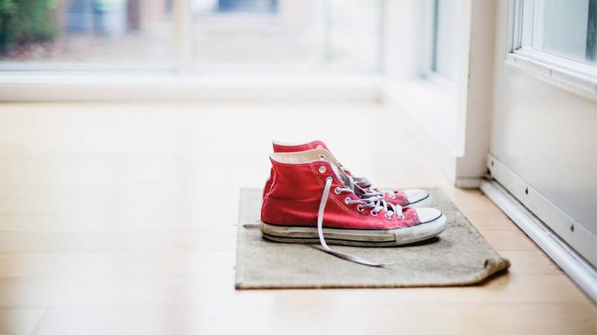 Taches d’herbe sur les chaussures