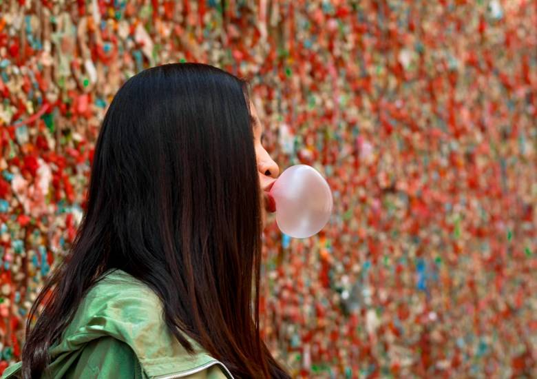 How to get chewing gum out of clothes