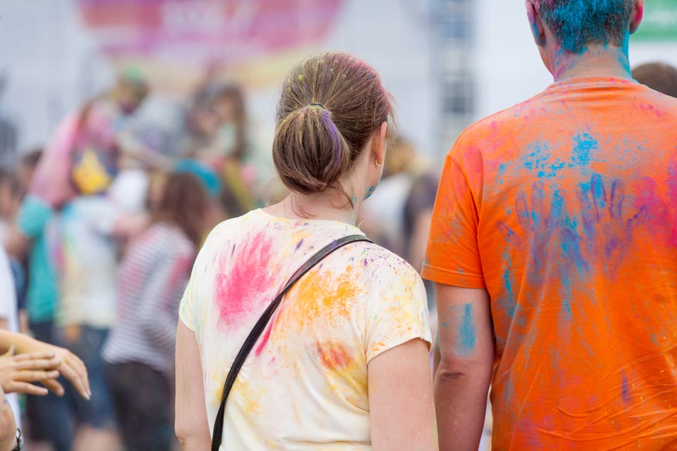 how to remove Holi colour from shoes