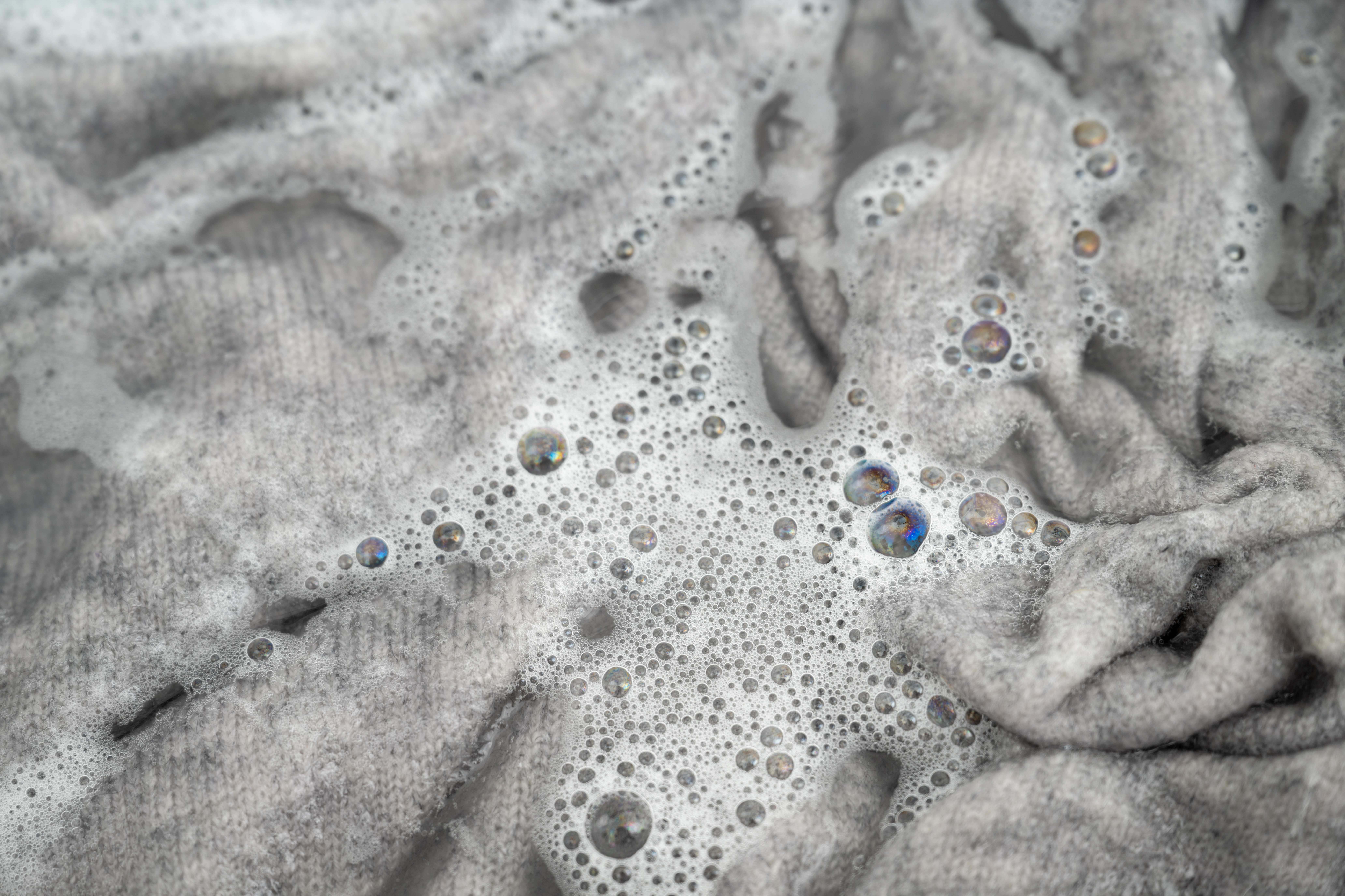 Oil stain removal for wool fabric