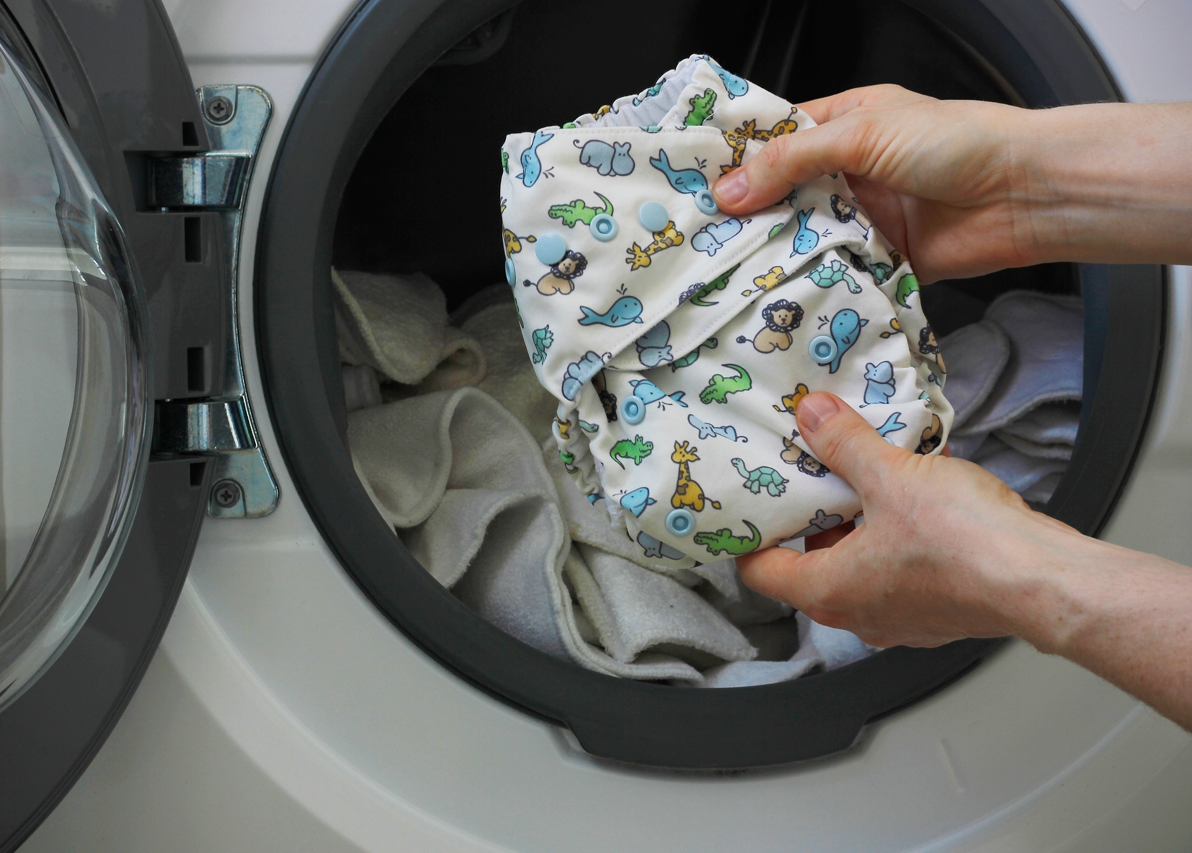 How to wash newborn poop
