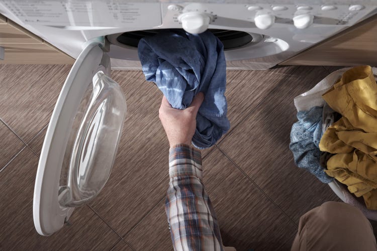 how to remove engine oil from clothes