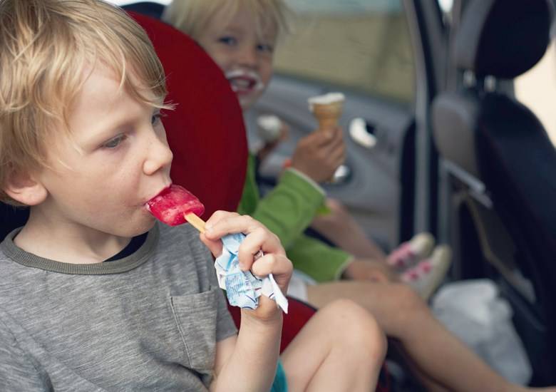 Jak wyczyścić tapicerkę w samochodzie?