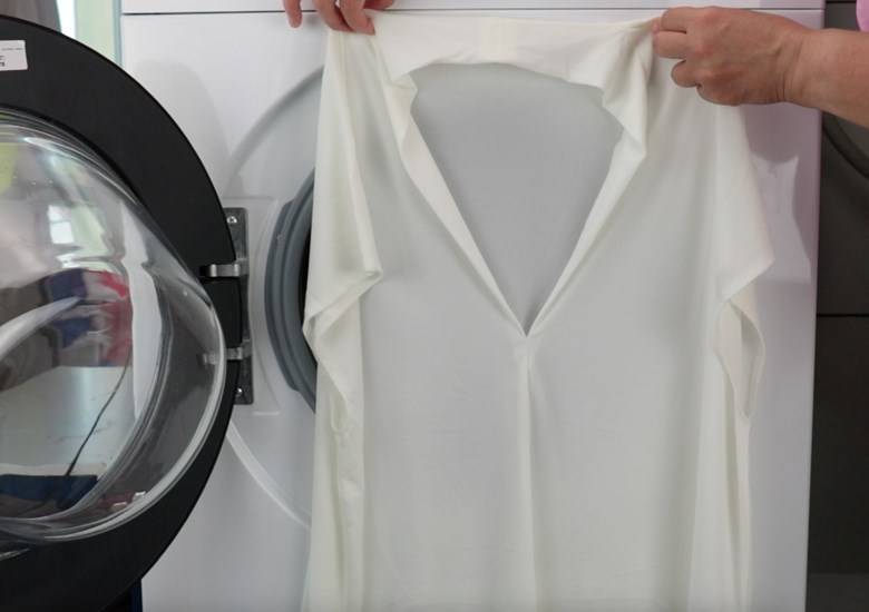 How to get sunscreen out of clothes