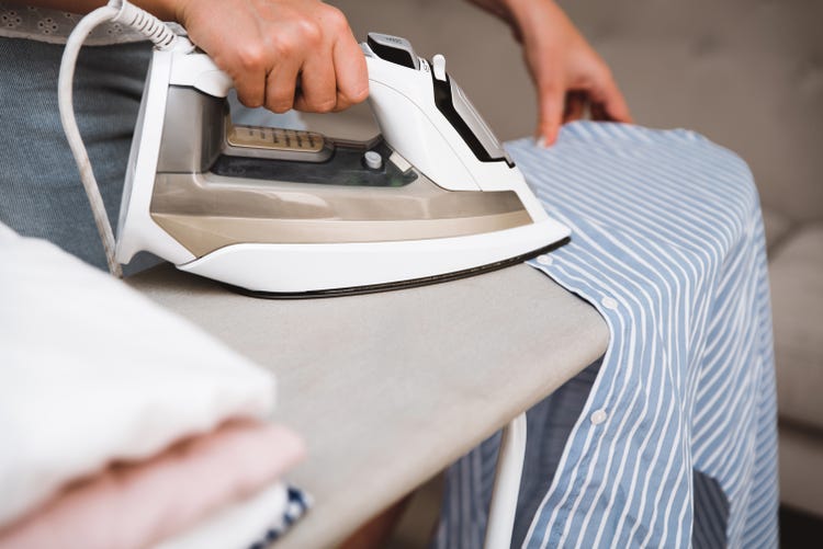 difference between dry iron and steam iron