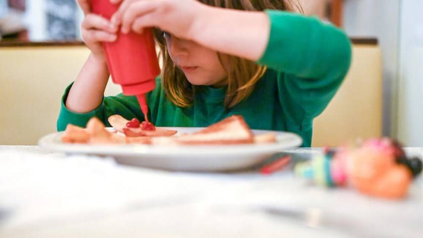 Vlekken op linnen tafellakens