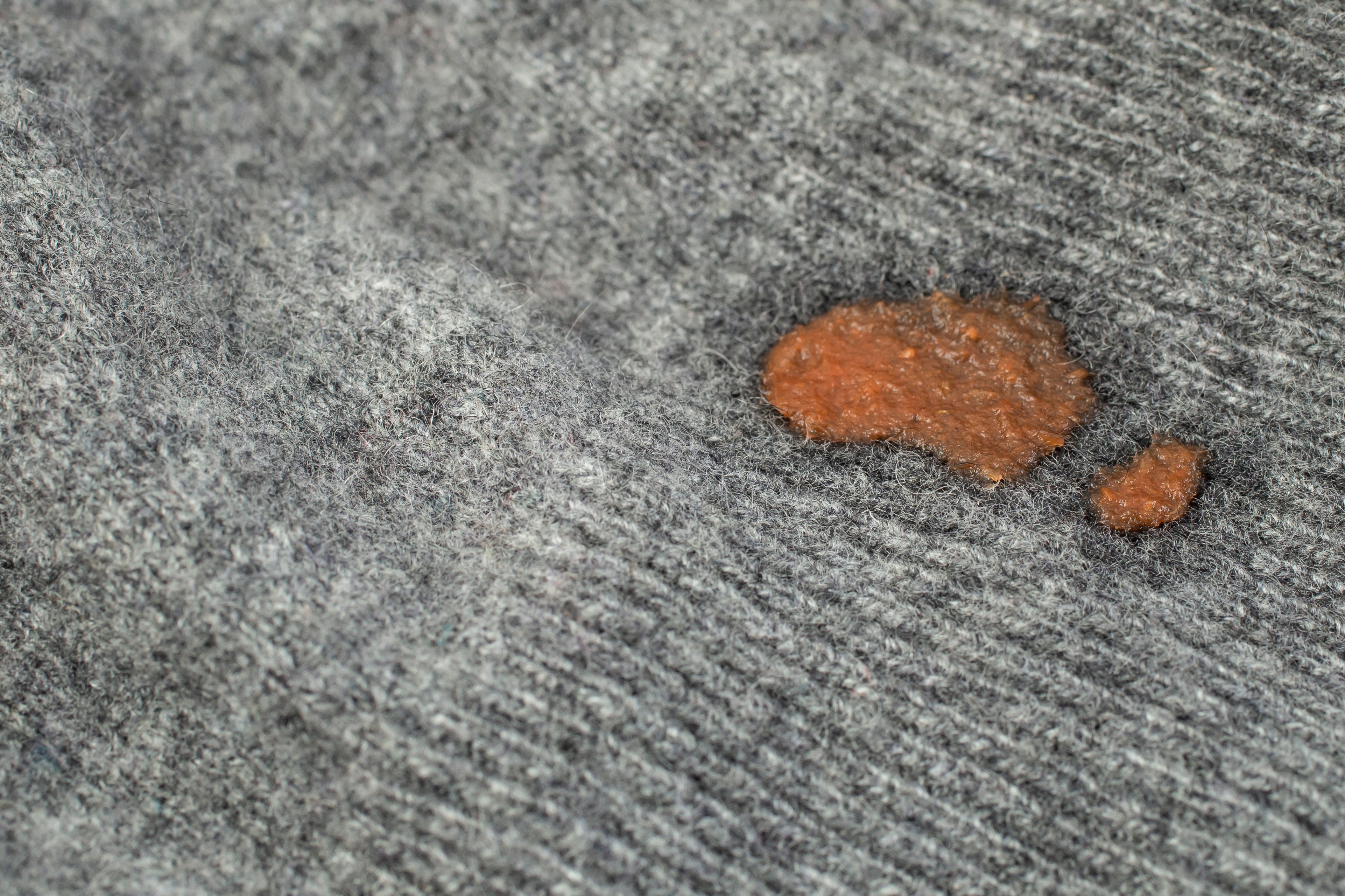 How to remove oil stains from wool