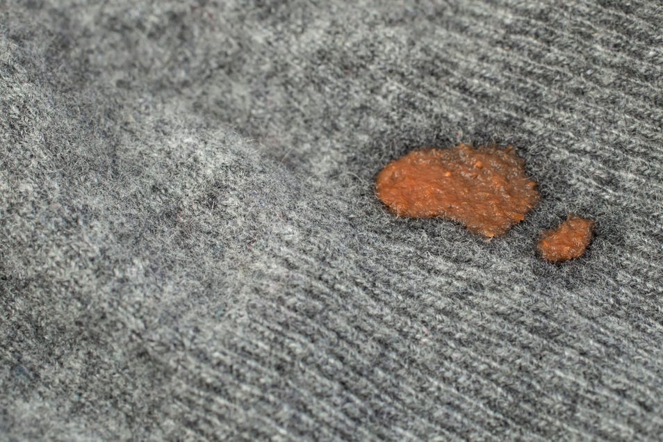 How to remove oil stains from wool