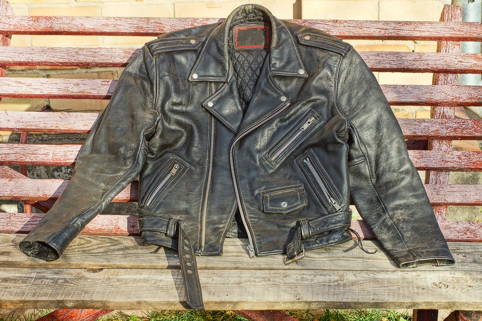 How to clean dust from leather jackets