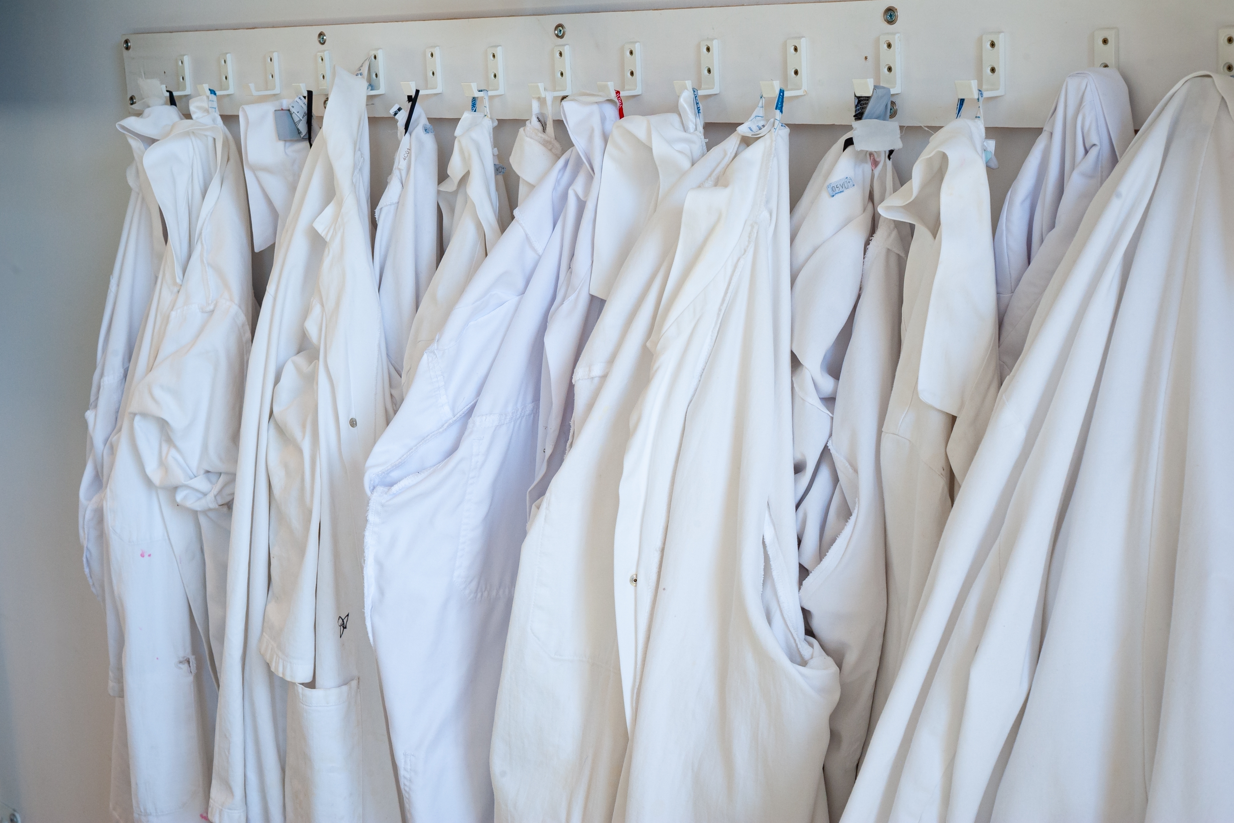 clean lab coats at home