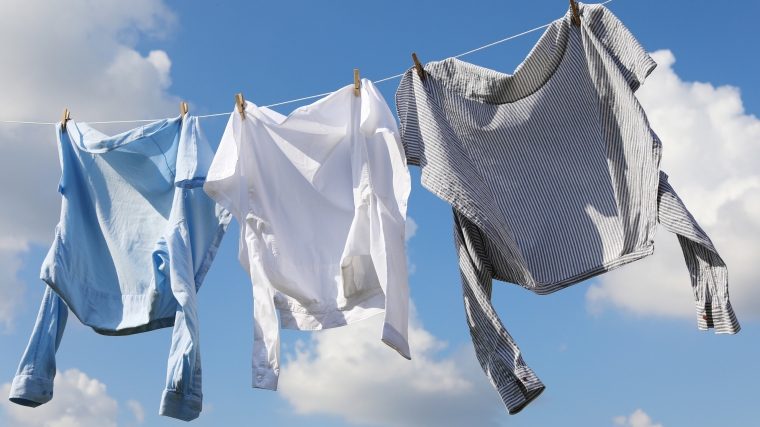 Símbolos na etiqueta da roupa: conheça os segredos da lavagem perfeita