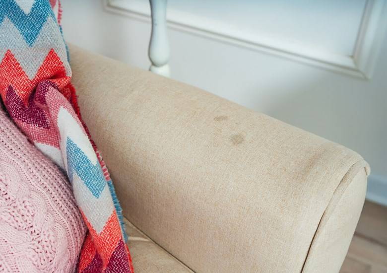 Cómo eliminar manchas de tapicerías