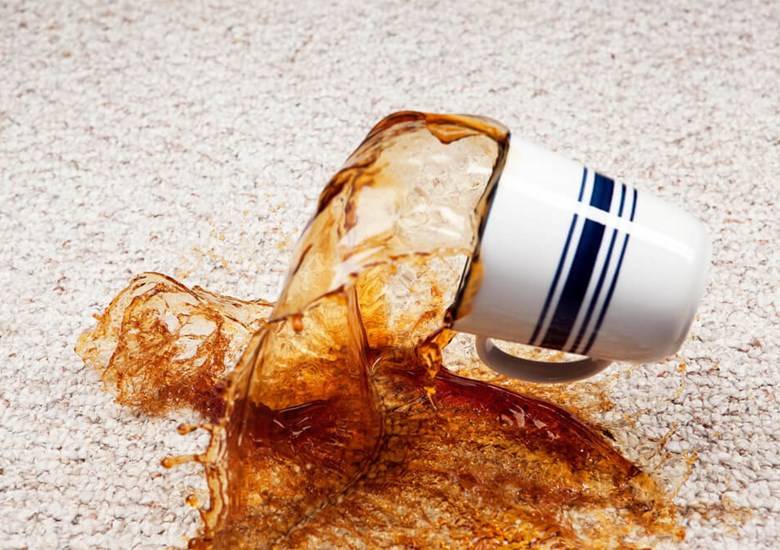 MELKKOFFIE, CAPPUCCINO, MOCACCINO: KOFFIEVLEKKEN VERWIJDEREN MET VANISH